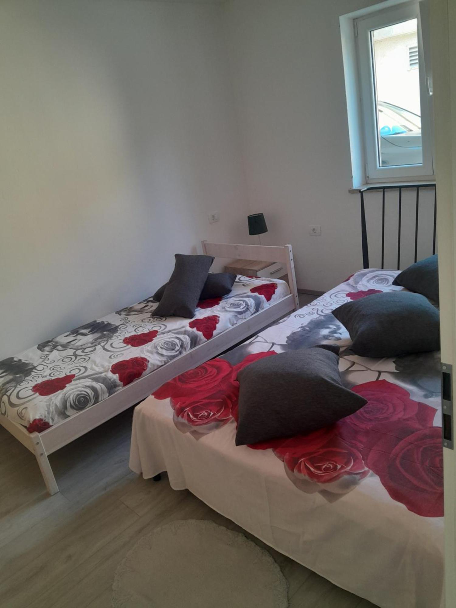 Apartmaji סטרוניאן מראה חיצוני תמונה